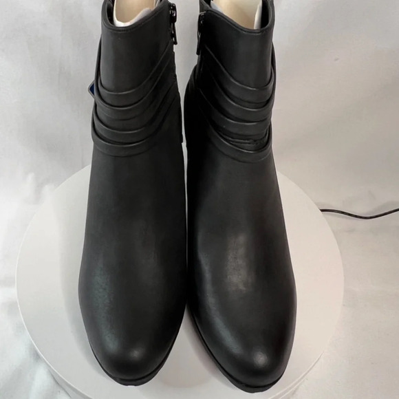 Women’s White Mountain Faux Suede Bootie - 9W - BLACK - NEW in Box - Picture 6 of 11